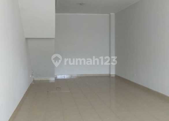 Ruko Gandeng Goldfinch - Gading Serpong(Tidak Mau Sewa ke Resto dan Sejenisnya)Luas Tanah 82 M² ( 5X 16,5 )Luas Bangunan 125 M² ( 5X12.5 )Bangunan 2 Lantai Listrik 5500 Watt Hadap Selatan Harga 4,3 Milyar Nego