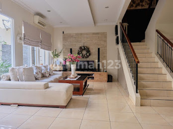 Rumah Bsd, Cluster Victoria River Park. Lokasi Strategis Dan Prime Bsd. Banyak Pusat Kuliner Sekolahan Rumah Sakit Dan Akses Toll. Luas Tnah 200m2. Luas Bangunan 202m2. Harga 4 Milyar Nego