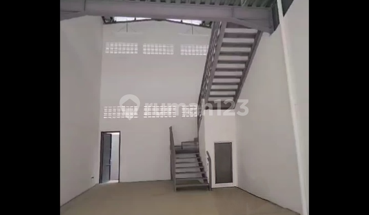 New Warehouse in Taman Tekno X BSD
Land Area 132 m²
Building Area 120 m²
Documents: PPJB
Utilities: Pam Water, 6,600 Watt Electricity
1 Bathroom
Mezzanine for Office
Cash Only
Outstanding Bank Loan Still Exists
Price: 3.4 Billion (Negotiable) New Warehouse in Taman Tekno X BSD
Land Area 132 m²
Building Area 120 m²
Documents: PPJB
Utilities: Pam Water, 6,600 Watt Electricity
1 Bathroom
Mezzanine for Office
Cash Only
Outstanding Bank Loan Still Exists
Price: 3.4 Billion (Negotiable)