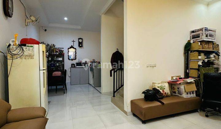 Rumah Di Metland Puri 
luas Tanah 81 M²  (  6x13.5 M2  )
luas Bangunan  130 M²
bangunan 3 Lantai 
kamar Tidur  
kamar Mandi
surat Shm 
hadap Tenggara 
harga : 2.1m Nego 1