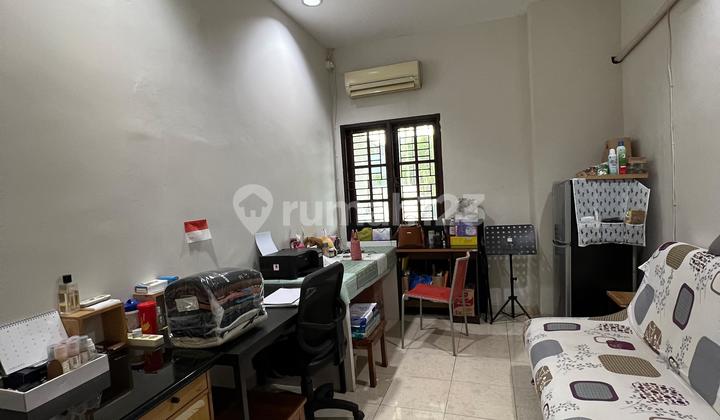 Gading Serpong House Sector 1e, Near Pahoa School Close to Sumarecon Mall, Land Area 96 m², Building Area 185 m², 3 Floors, 4 Bedrooms, 4 Bathrooms, PPJB Certificate, 4400 Watt Electricity, Price IDR 2.2 Billion Until Finished, Currently Leased Until 2026, Suitable for [purpose].