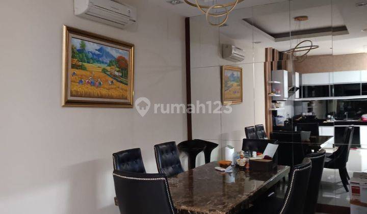 Rumah Casa Jardine, Daan Mogot, Jakbar
ukuran 8x18m
luas Tanah  144 M²
luas Bangunan  260 M²
bangunan 3 Lantai. Full Furnished Mewah Dan Full Bangunan. Harga 7,5 Milyar Nego Sampai Dell 1