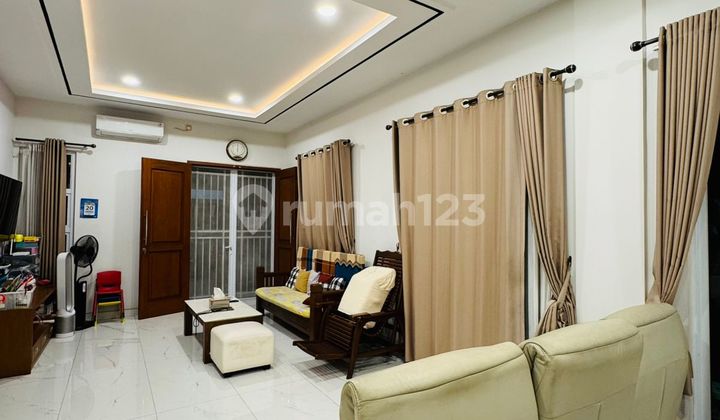 Cluster Australia Ukuran : 8x15 Hoek (11x15)lb : 170m23 Lantaikamar Tidur : 3+ 1kamar Mandi : 4 + 1listrik : 7700 Watthadap : Timur Laut - Tenggarashm On Handsemi Furnished Ac 6 Unitharga : 4,5m Nego 2