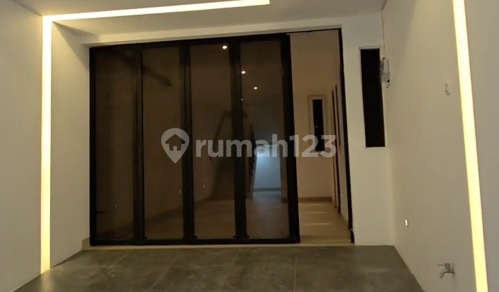 Rumah Baru Di Muara Karang. Luas Tanah 75m2. Luas Bangunan 270m2. Bangunan 4 Lantai. Harga 3,9 Milyar Nego 2