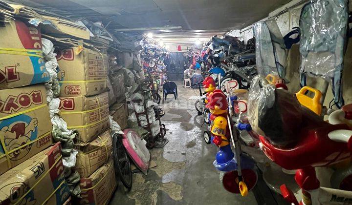 Ruko Di Jembabtan Lima. Deket Pasar Mitra. Jakarta Barat. Luas Tanah 199 M²luas Bangunan 245 M²kamar Mandi 2kamar Tidur 4.bangunan 2.5 Lantai. Surat Shm. Harga 7,5 Milyar Nego 2