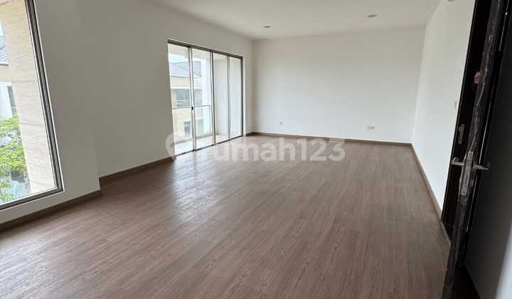 Turun Harga Rumah Golf Island Luas Tanah 240 M² ( 12X20 )Luas Bangunan 400 M²Bangunan 3 Lantai Kmr Tdr 4+1 Kmr Mnd 4+1 Garasi 2 Mbl Carport 2 Mbl Hadap Selatan Listrik 4400 Watt Harga 9.5 Milyar Nego Termurah