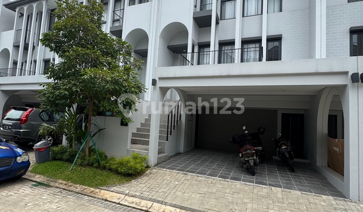 Greenwich Park Cluster Aether - Bsd City Land Area 84 M² (7X12) Building Area 165 M² Bedrooms 3+1 Bathrooms 3+1 3-Story Building Facing South Price 2.9 Billion Nett 2