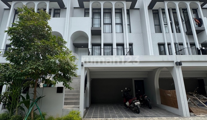 Greenwich Park Cluster Aether - Bsd City Land Area 84 M² (7X12) Building Area 165 M² Bedrooms 3+1 Bathrooms 3+1 3-Story Building Facing South Price 2.9 Billion Nett