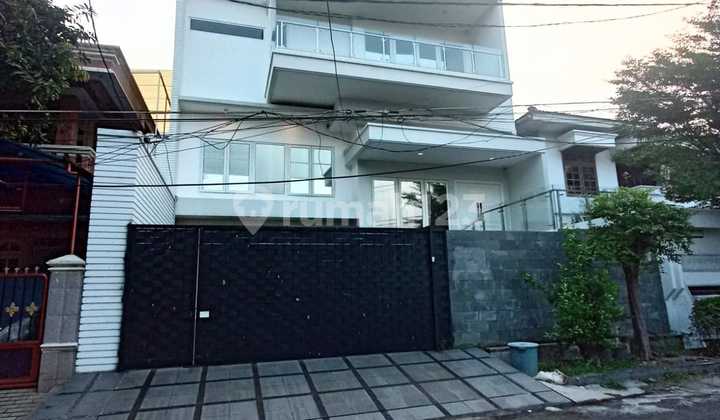 Sunter Danau Agung Sunter, Jakarta Utara Luas Tanah 300 M² Luas Bangunan 750 M² Bangunan 3 Lantai 4+1 Kamar Tidur 4+1 Kamar Mandi Listrik 5500 Watt Semi Furnish Bangunan Masih Baru Renovasi Ada Ruang Karaoke Garasi 2 Mobil Carport 2 Mobil Harga 11 Milyar Sunter Danau Agung Sunter, Jakarta Utara Luas Tanah 300 M² Luas Bangunan 750 M² Bangunan 3 Lantai 4+1 Kamar Tidur 4+1 Kamar Mandi Listrik 5500 Watt Semi Furnish Bangunan Masih Baru Renovasi Ada Ruang Karaoke Garasi 2 Mobil Carport 2 Mobil Harga 11 Milyar