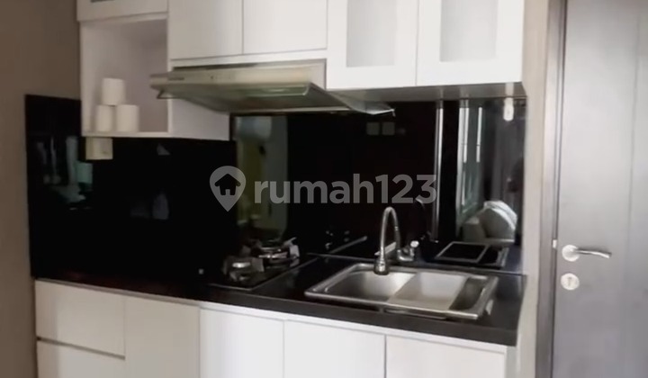 Belmont Apartment at Kebon Jeruk. 33m² size. Good Full Furnish. Strategic Location Near Toll Road and Public Access. Price 520M Negotiable. 2