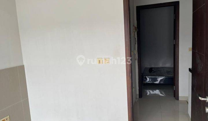  Rumah Greenlake
cluster East Asia 
bangunan 2 Lantai
luas Tanah 48 M²
luas Bangunan 90 M²
2+1 Kamar Tidur
2+1 Kamar Mandi
listrik 4400 Watt
harga : 1,3 M 2