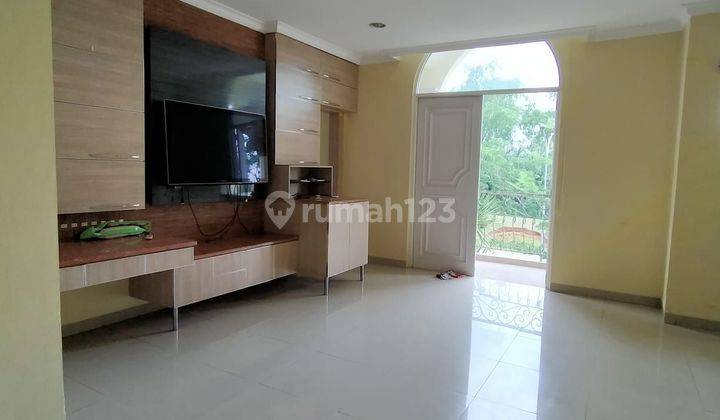 Rumah  Di Mediterania Boulevard, Pik.
jakarta Utara

kondisi Rapi,siap Huni.
semi Furnish
basement
garasi. Harga 250jt/Th 1