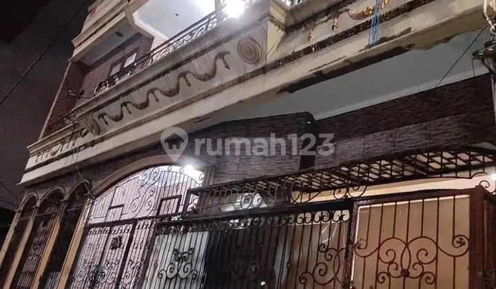 Rumah Tubagus Angke,Rumah Berada di Area Tubagus Angke, Salah Satu Kawasan Strategis di Jakarta Barat, Dekat Pusat Aktivitas dan ******** 12,5X8m². Full Renov Bangunan 3 Lantai. Harga 2,5 Milyar Nego Sampai Jadi 2