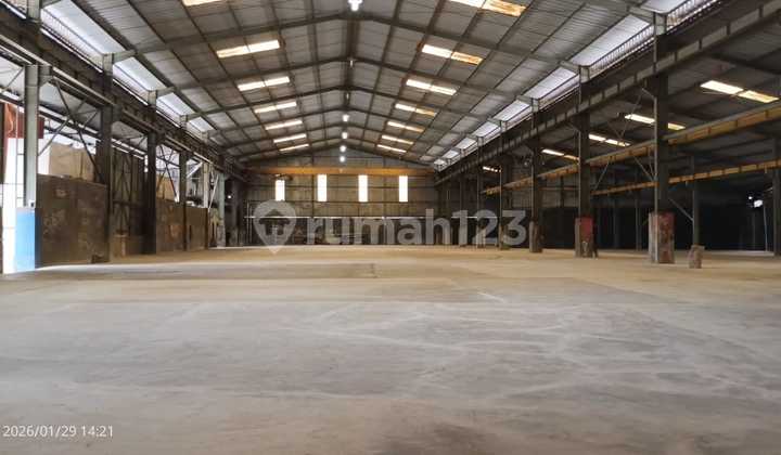 Warehouse in Cipondoh Kav Dpr, Land Area 2,550 m², Building Area 2,190 m², Office Space 340 m² (2 Floors), 40 Ft Container Access, Electricity 41,200, Rental Price 1 Billion Negotiable. Warehouse in Cipondoh Kav Dpr, Land Area 2,550 m², Building Area 2,190 m², Office Space 340 m² (2 Floors), 40 Ft Container Access, Electricity 41,200, Rental Price 1 Billion Negotiable.