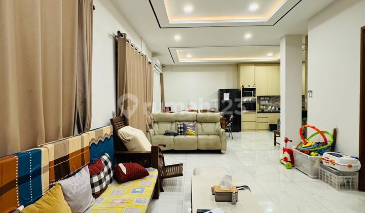 Cluster Australia Ukuran : 8x15 Hoek (11x15)lb : 170m23 Lantaikamar Tidur : 3+ 1kamar Mandi : 4 + 1listrik : 7700 Watthadap : Timur Laut - Tenggarashm On Handsemi Furnished Ac 6 Unitharga : 4,5m Nego 1