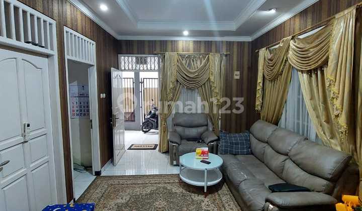 Affordable 2-Story House in South Jakarta, Bonus 3 Rental Units, Need Cash