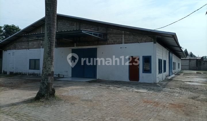 Ready-to-use warehouse in the industrial zone.