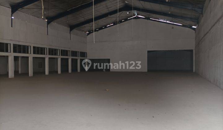 Gudang pinggir jalan utama siap pakai 3