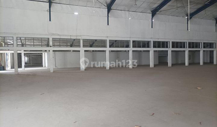 Gudang pinggir jalan utama siap pakai 4