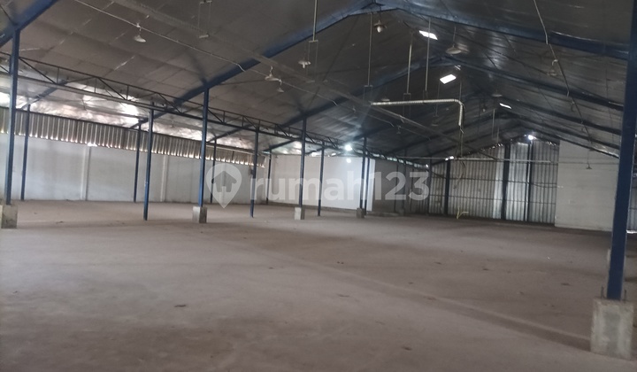 Gudang pinggir jalan utama siap pakai 5