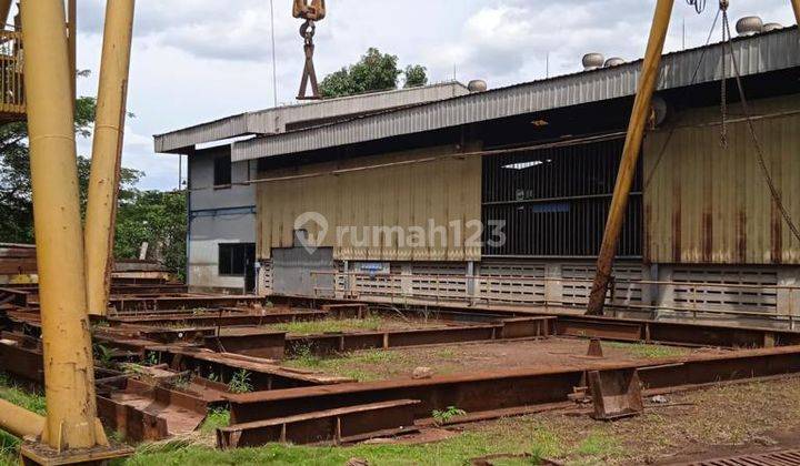 Pabrik besi siap pakai di zona industri 4