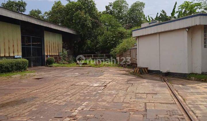 Pabrik besi siap pakai di zona industri 7
