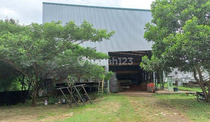 Pabrik industri besi di zona industri 3
