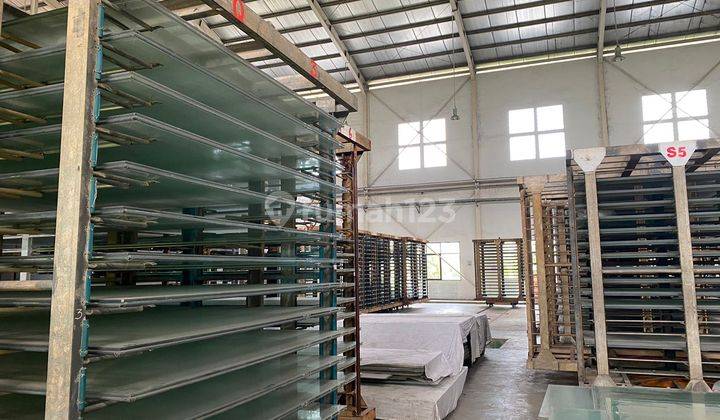 Pabrik industri besi di zona industri 6