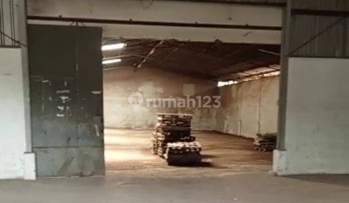 Gudang di pinggir jalan siap pakai 2