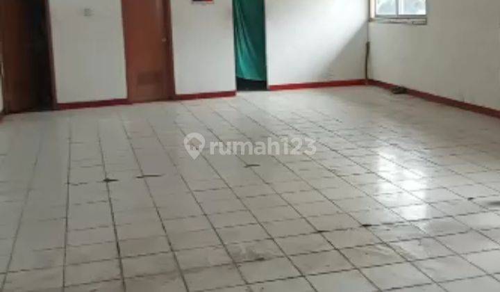 Gudang di pinggir jalan siap pakai 3