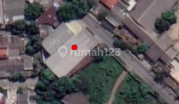Gudang di pinggir jalan utama zona kormersial 7