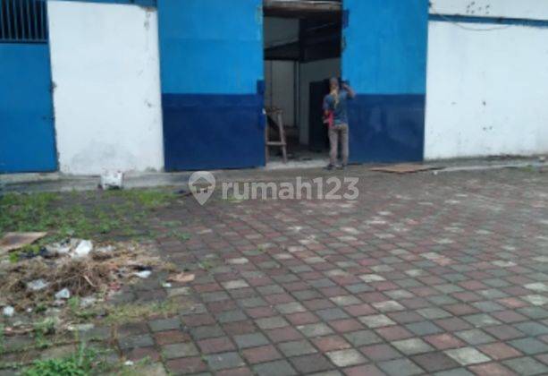 Gudang kecil di pinggir jalan nasional 1
