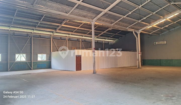 Gudang Dalam Kawasan Siap Pakai Di Zona Industri 1