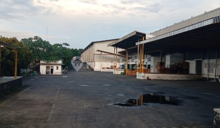 Gudang Mandiri Siap Pakai di Zona Komersial