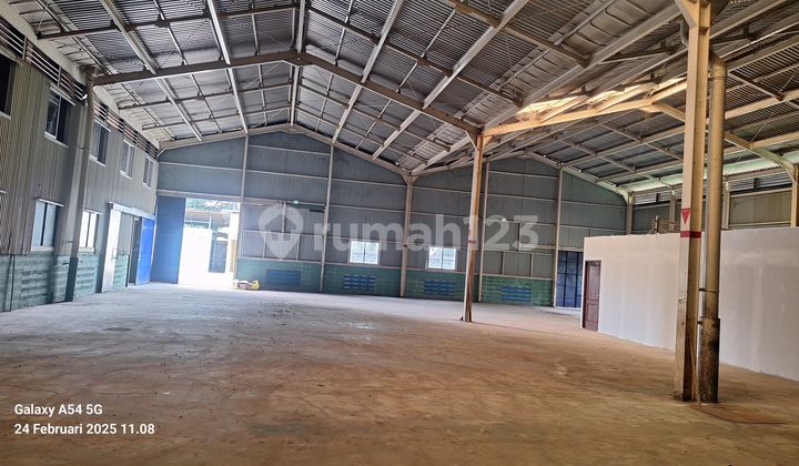 Gudang Dalam Kawasan Siap Pakai Di Zona Industri 2