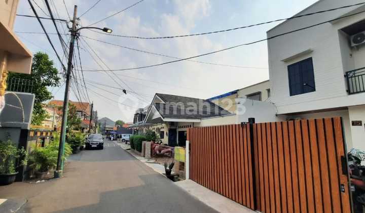 For Rent House Suitable for Office or Business Near Ps Minggu Station