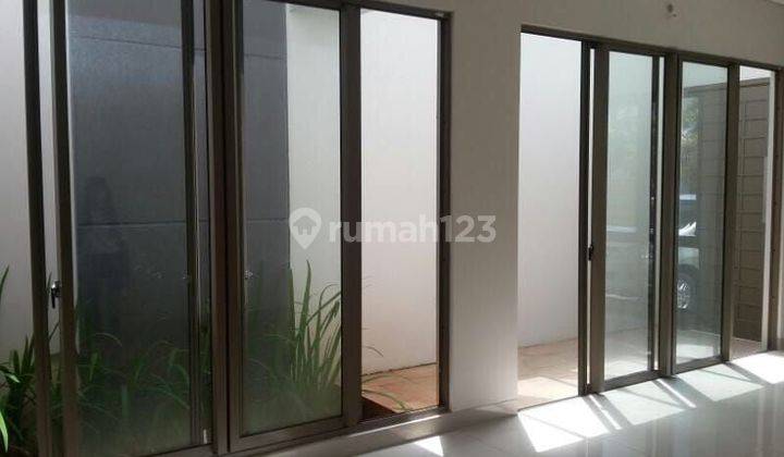 Rumah Dijual 2 Lantai Di Greenwich  2