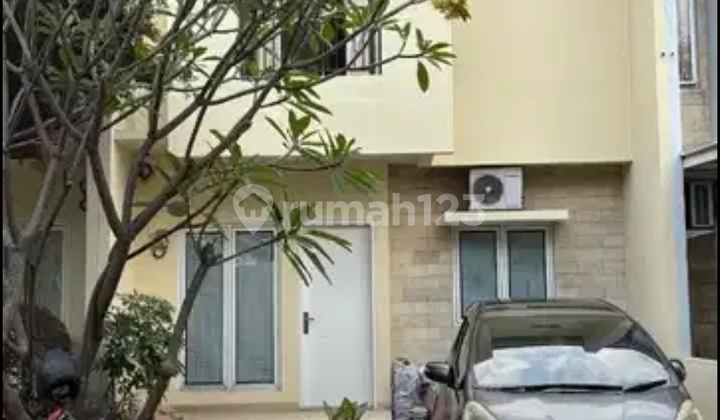 For Rent 2-Story House Near Pondok Ranji Station For Rent 2-Story House Near Pondok Ranji Station