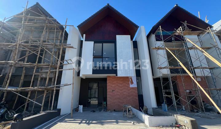 For Sale: 2-Story House 2 Minutes from Toll Gate
