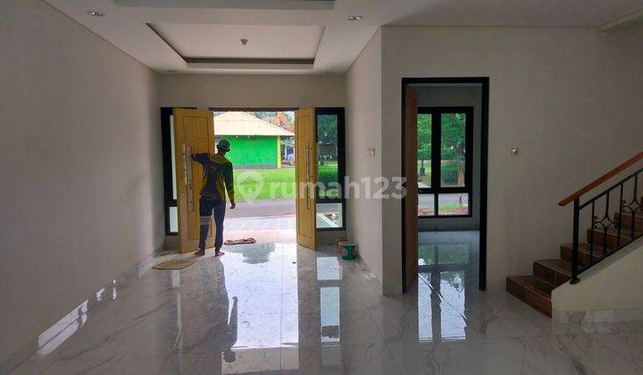 Rumah baru 2lt modern minimalis di kota wisata Cibubur  2