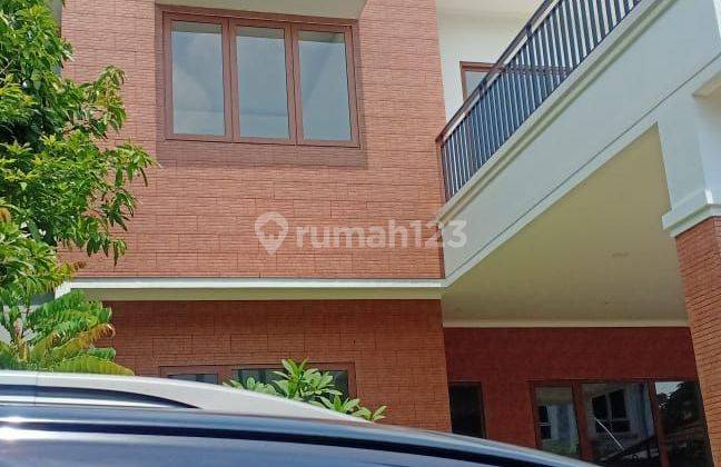 Dijual rumah baru 2,lt bergaya modern kontemporer di komplek perumahan elite legenda wisata Cibubur  2