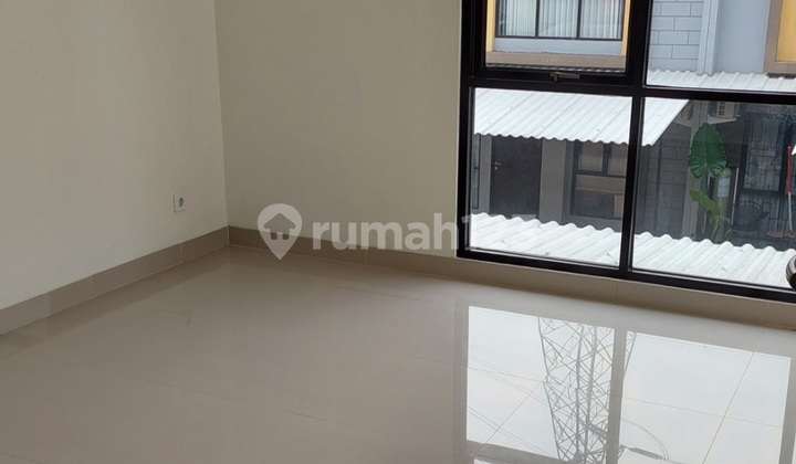 For Sale at a Loss: Parkville House, Serpong 2