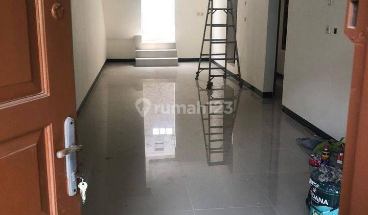 Dijual / Disewakan Rumah 2 Lantai Tengah Kota Sayap Gatot Subroto 1
