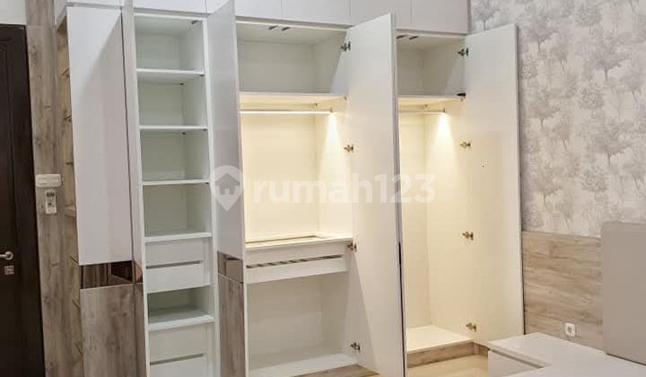 Selling fast a nice, cool furnished house in the Twin Mas city center, ready to occupy, clean, well-maintained. 2