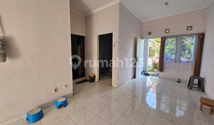 For immediate sale: Singgasana Pradana wing house, Moh Toha Street, Bandung.