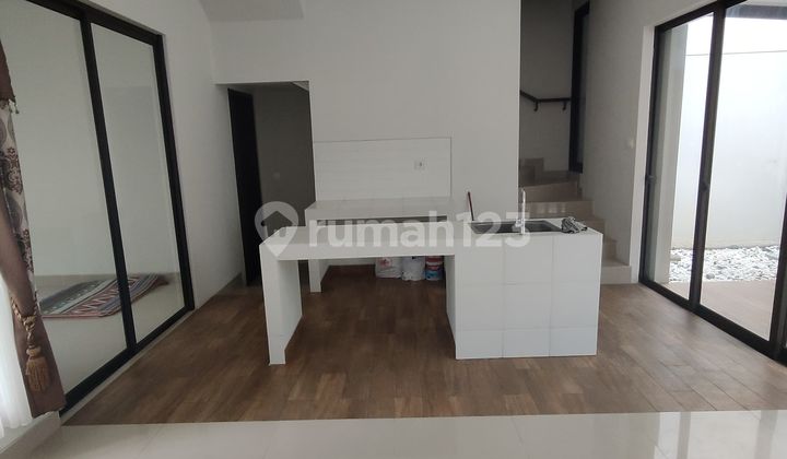DISEWAKAN Rumah Nyaman dan Mewah dengan Lokasi Strategis di Cluster Flora Type Freeya di Summarecon Bandung