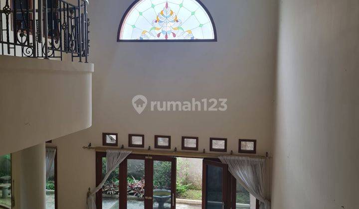 Sewa Rumah Siap Huni di Setraduta Dengan Taman  2