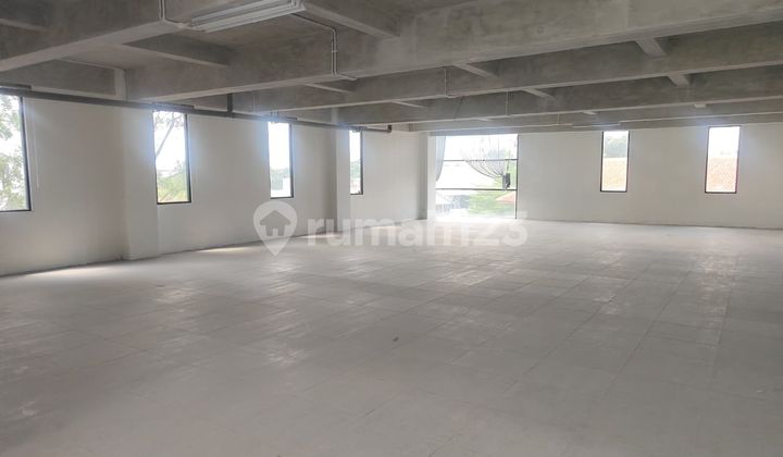 Di Sewa Ruang Usaha Mekarwangi/Moch Toha