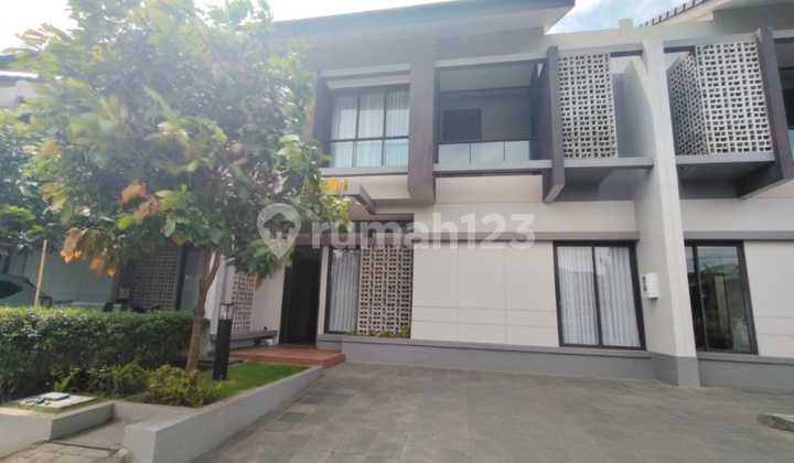 Disewakan Rumah 2 Lantai di Summarecon, Cluster Flora