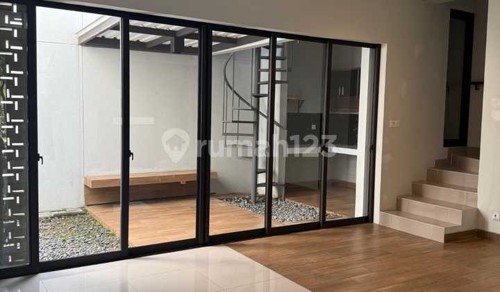 Disewakan Rumah Summarecon Cluster Flora Tipe Freya Premium. Disewakan Rumah Summarecon Cluster Flora Tipe Freya Premium.